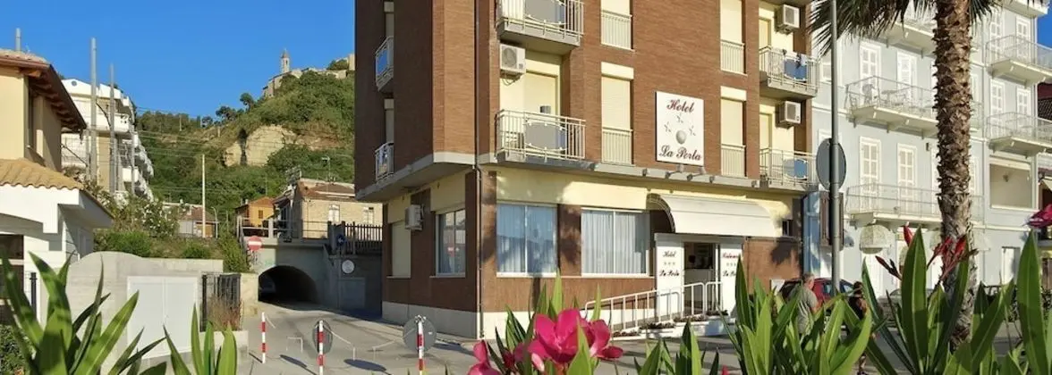 Hotel La Perla - Dış Mekan