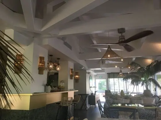 Hotel La Piscine - Yerinde Yemek
