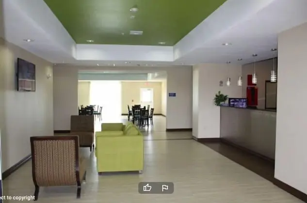 La Plaza Inn & Suites