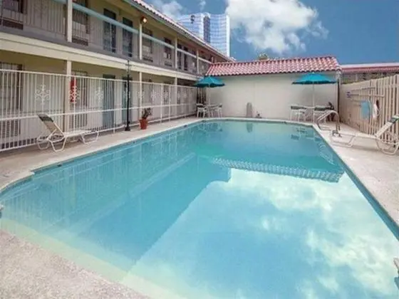 La Quinta Inn New Orleans Causeway - Genel
