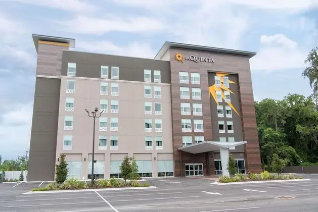 La Quinta Inn & Suite by Wyndham Lake City - Dış Mekan