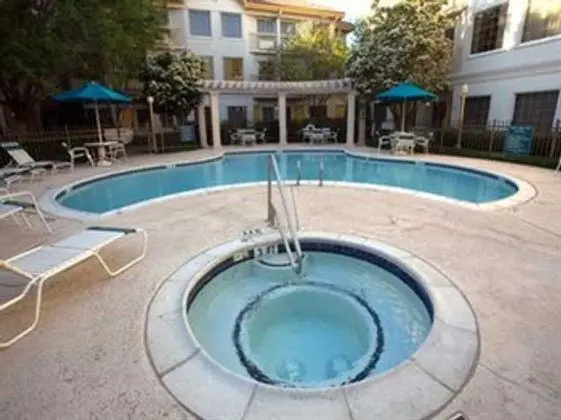 La Quinta Inn & Suites Addison Galleria Area