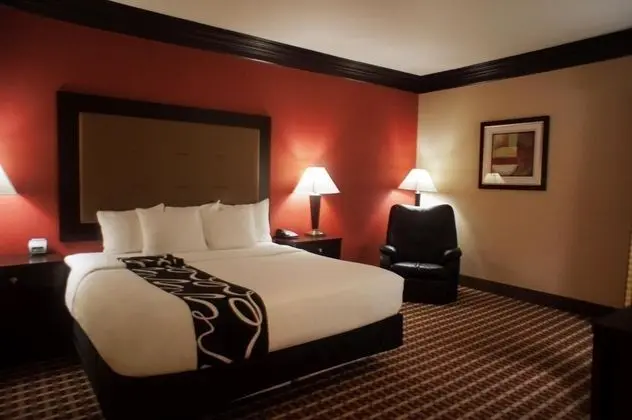 La Quinta Inn & Suites Bryant - 1