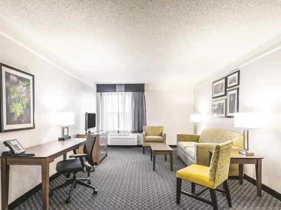 La Quinta Inn & Suites Cincinnati Sharonville