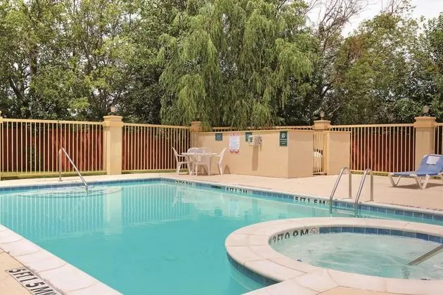 La Quinta Inn & Suites Cleburne