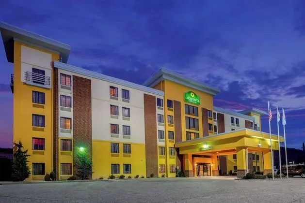 La Quinta Inn & Suites Elkview - Charleston NE