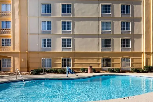 La Quinta Inn & Suites Greenville Haywood - Havuz