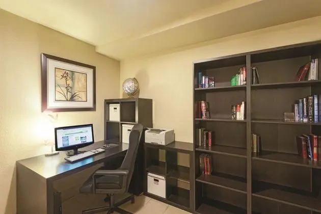 La Quinta Inn & Suites Henderson - Northeast Denver