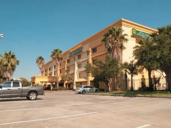 La Quinta Inn & Suites Houston NASA 
