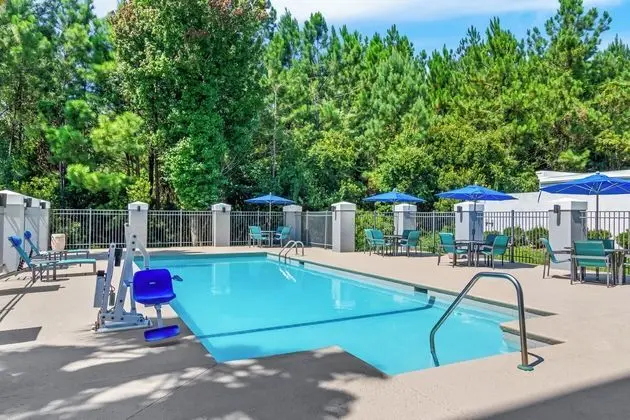 La Quinta inn & Suites Kingsland / Kings Bay Naval Base - Havuz