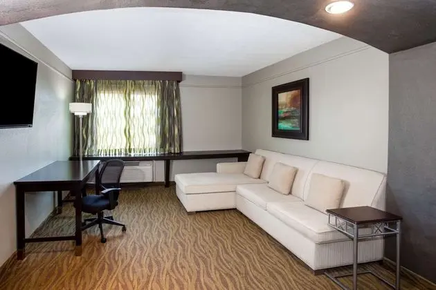 La Quinta Inn & Suites Laredo Airport
