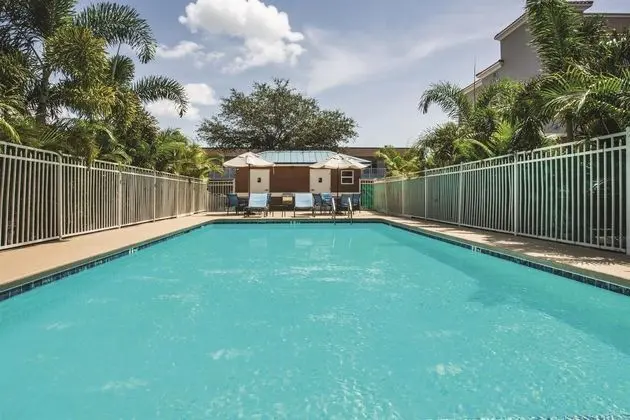 La Quinta Inn & Suites Melbourne - Palm Bay - Havuz