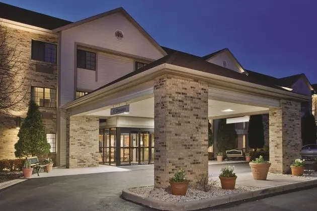 La Quinta Inn & Suites Milwaukee Delafield