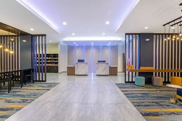 LA QUINTA INN SUITES MIRAMAR BEACH DESTIN - Lobi