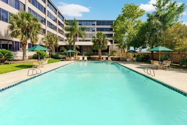 La Quinta Inn & Suites New Olreans Airport Kenner - Havuz