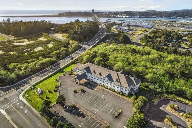 La Quinta Inn & Suites Newport - Dış Mekan