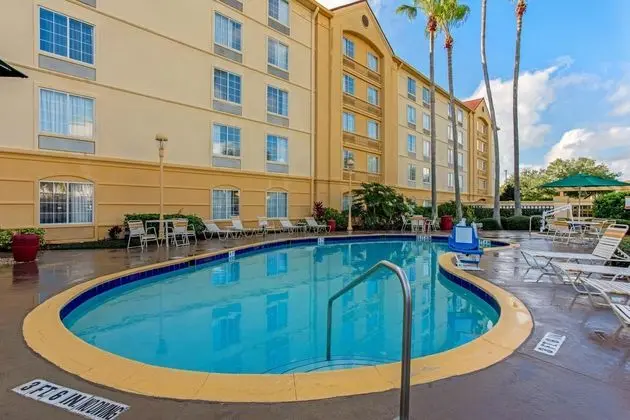 La Quinta Inn & Suites Orlando Airport North - Havuz