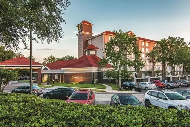 La Quinta Inn & Suites Orlando UCF - Dış Mekan