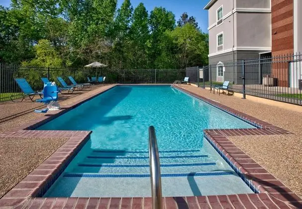 La Quinta Inn & Suites Palestine - Havuz