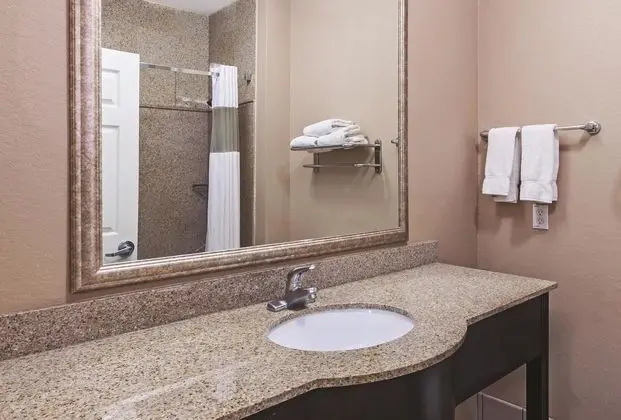 La Quinta Inn & Suites Pearland