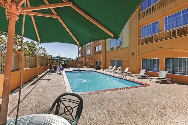 La Quinta Inn & Suites Pearland