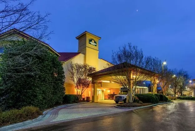 La Quinta Inn & Suites Raleigh - Durham Airport - Dış Mekan