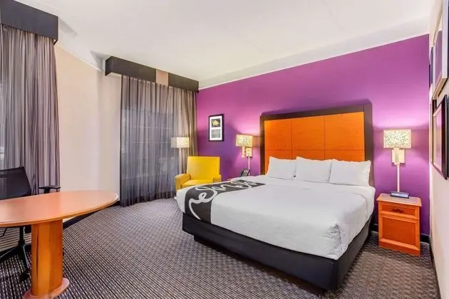 La Quinta Inn & Suites Raleigh - Durham Airport - Öne Çıkan Resim