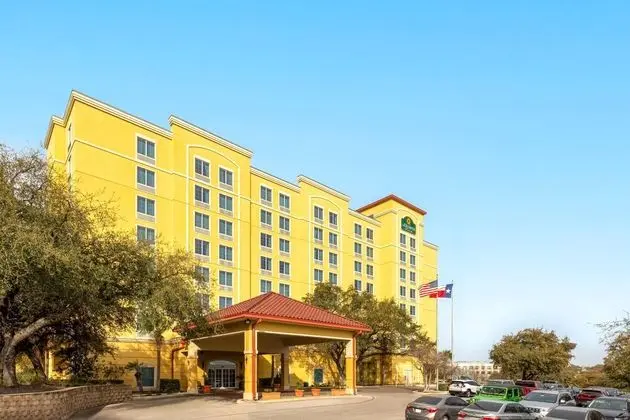La Quinta Inn & Suites San Antonio Medical Center - Dış Mekan
