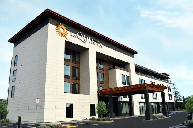 La Quinta Inn & Suites Santa Rosa Sonoma - Dış Mekan