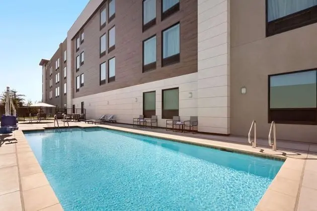 La Quinta Inn & Suites Santa Rosa Sonoma - Havuz