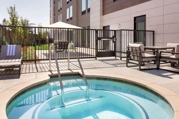 La Quinta Inn & Suites Santa Rosa Sonoma - Spa
