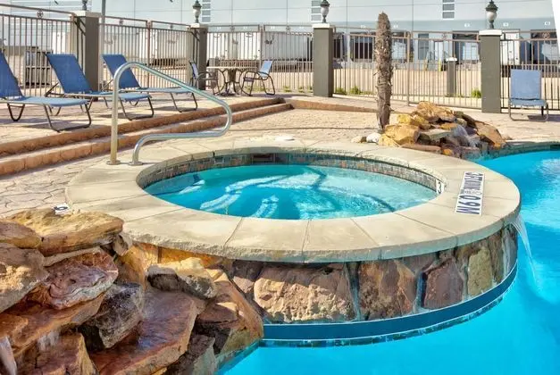 La Quinta Inn and Suites South Grand Prairie - Havuz