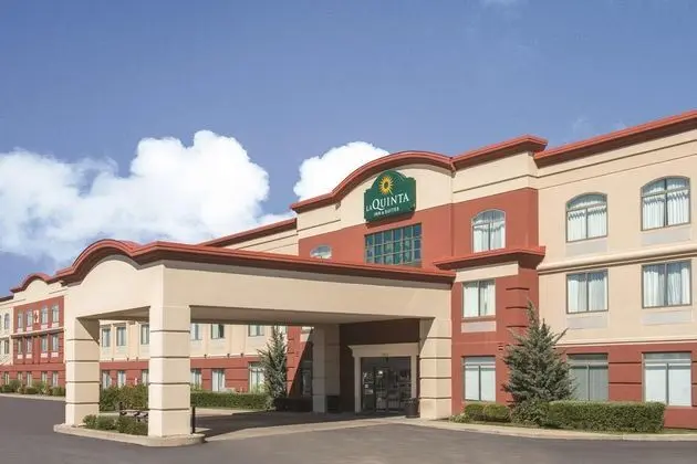 La Quinta Inn & Suites St. Louis Airport-Riverport