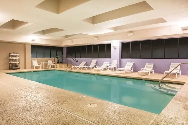 La Quinta Inn & Suites St. Louis Airport-Riverport - Havuz