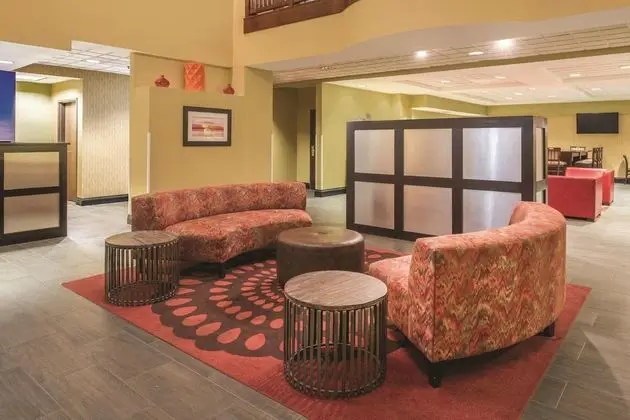 La Quinta Inn & Suites St. Louis Airport-Riverport - Lobi