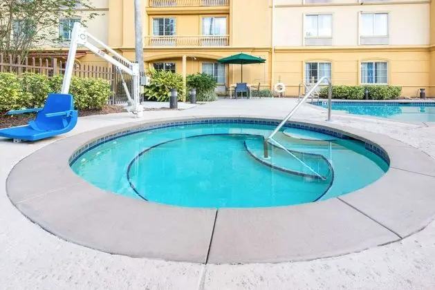 La Quinta Inn & Suites Tampa Brandon Regency Park - Havuz