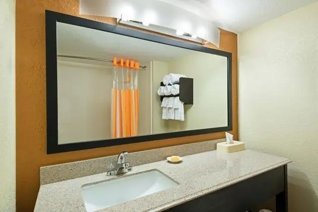 La Quinta Inn & Suites Tampa North I-75