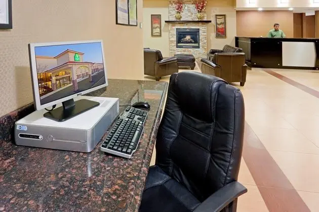 La Quinta Inn & Suites West Long Branch