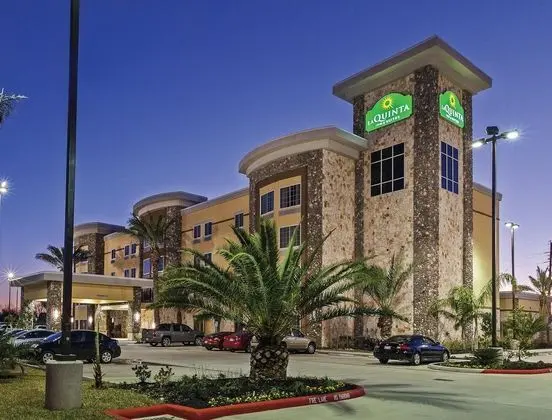 La Quinta Inn & Suites Willowbrook