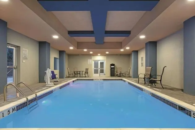 La Quinta Inn & Suites by Wyndham Amarillo Airport - Havuz
