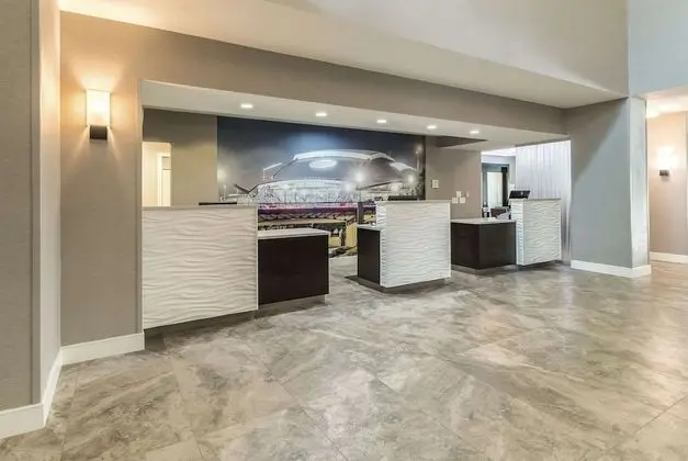 La Quinta Inn & Suites by Wyndham Arlington North 6 Flags Dr - Lobi