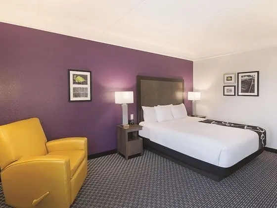 La Quinta Inn & Suites by Wyndham Arlington North 6 Flags Dr - Oda