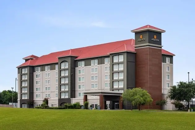 La Quinta Inn & Suites by Wyndham Arlington North 6 Flags Dr - Öne Çıkan Resim