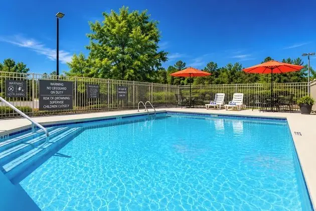 La Quinta Inn & Suites by Wyndham Augusta Near Fort Gordon - Havuz
