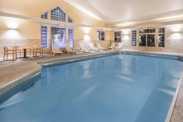 La Quinta Inn & Suites by Wyndham Belgrade - Bozeman Airport - Havuz