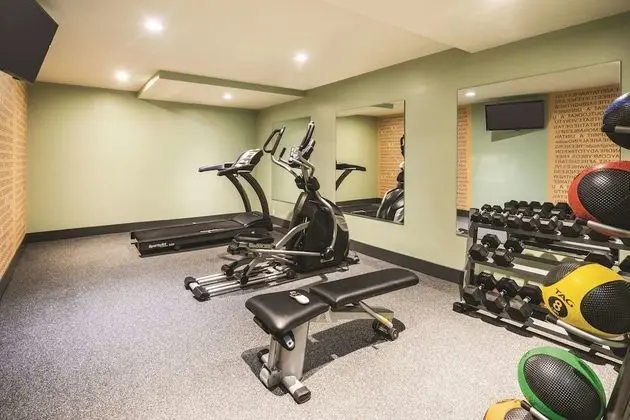 La Quinta Inn & Suites by Wyndham Brooklyn Central - Fitness