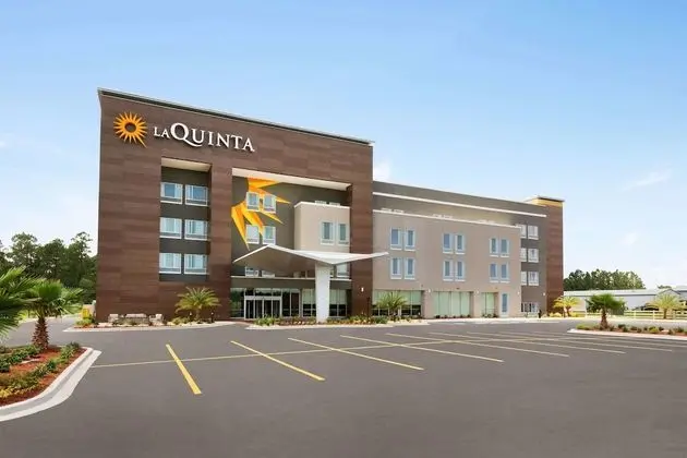 La Quinta Inn & Suites by Wyndham Brunswick/Golden Isles - Dış Mekan