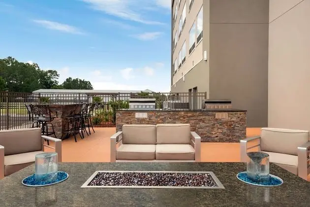 La Quinta Inn & Suites by Wyndham Brunswick/Golden Isles - Havuz