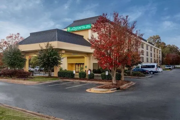 La Quinta Inn & Suites by Wyndham Charlotte Airport North