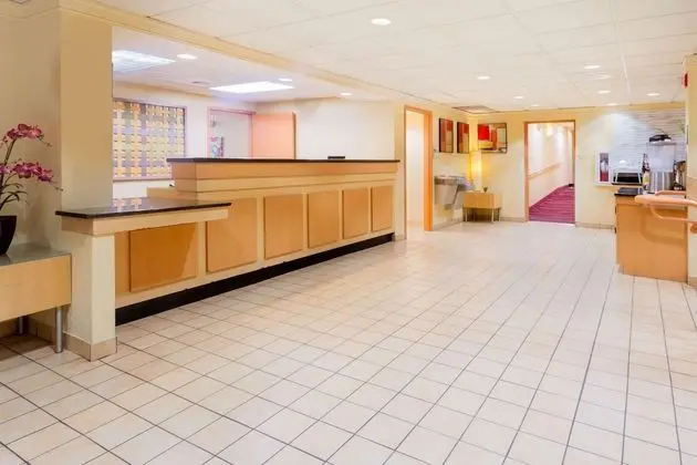 La Quinta Inn & Suites by Wyndham Charlotte Airport North - Lobi